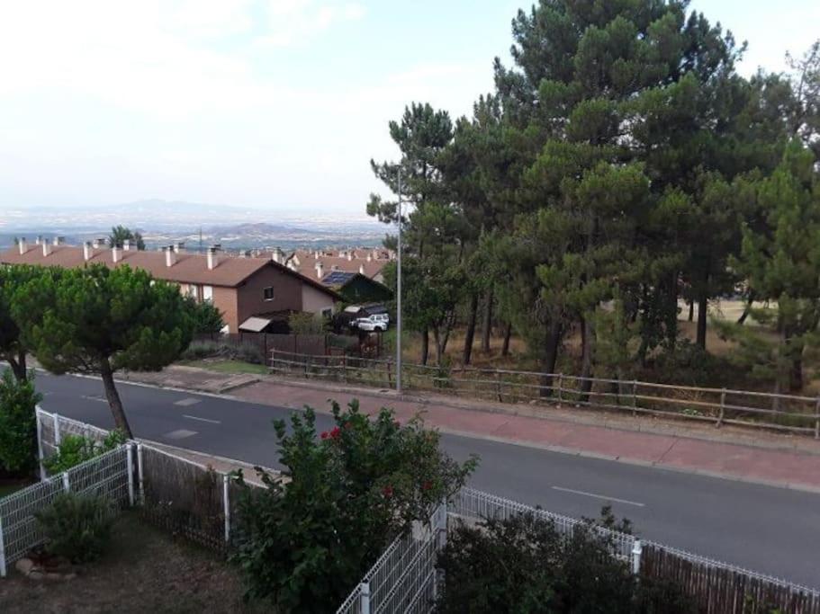 Duplex De Montana En Campo De Golf Apartment Sojuela Bagian luar foto